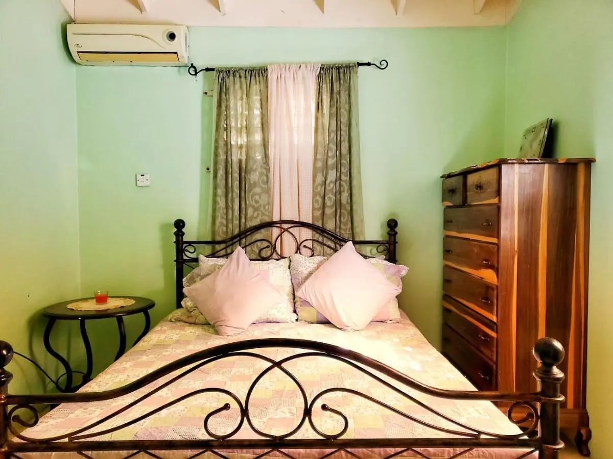 Sensational 2 Bedroom Getaway In Florence Hall Ямайка